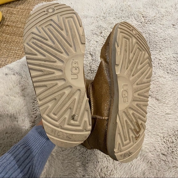 Ugg’s Gold sparkle glitter 5 Women’s - Picture 4 of 8